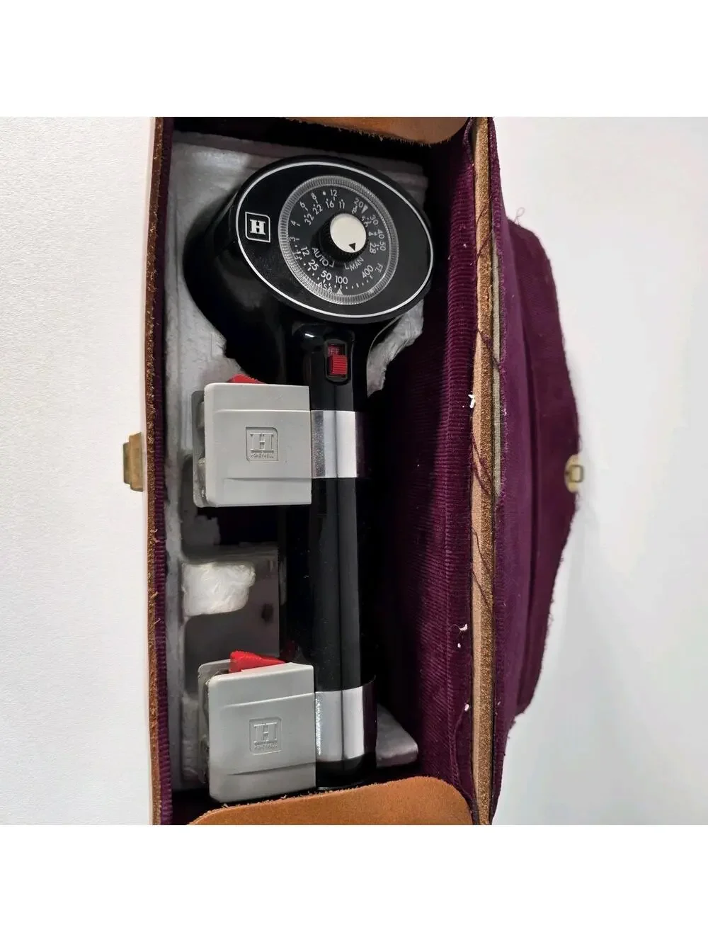 Honeywell flash Auto/Strobonar 880 W/Case Missing Power Cord Untested
